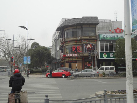 宝隆金富门酒店主图