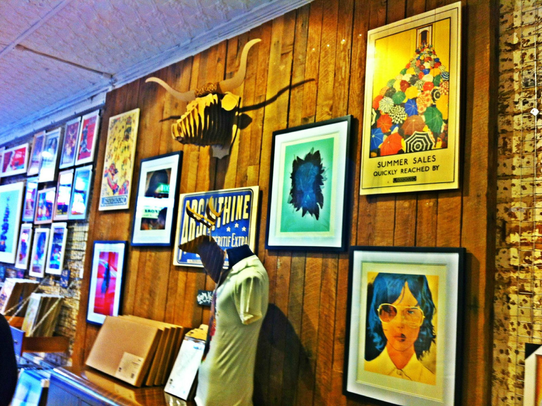 Blue Dog Posters-新镇必去景点