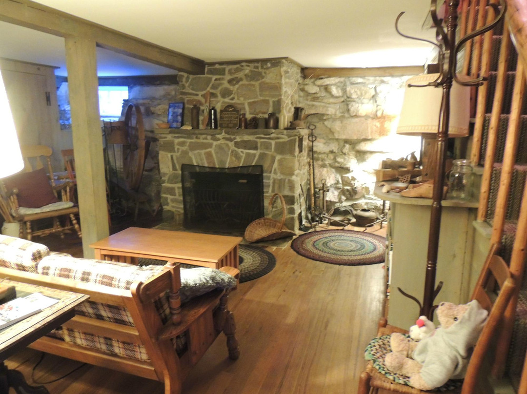 Gosnold Arms Inn主图