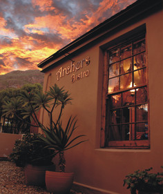 Feathers Inn Guest House主图