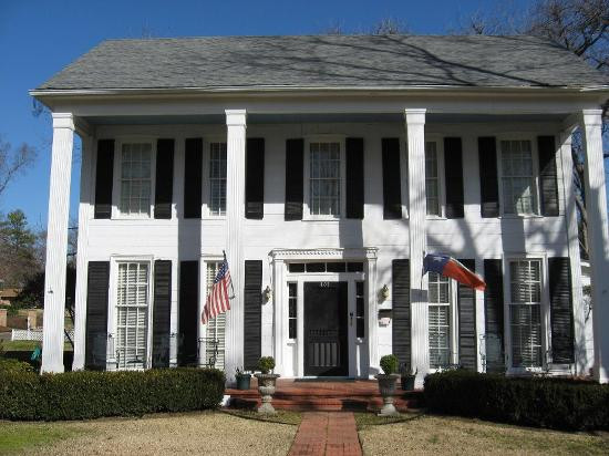 Captain's Castle and Carriage House Inn主图