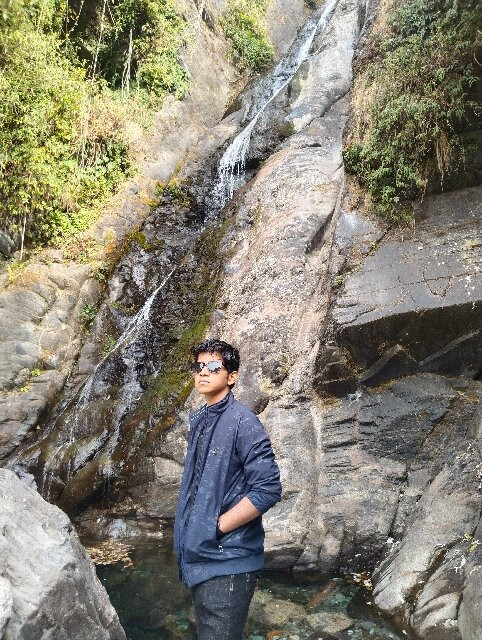 Bhagsu Waterfall景点图片