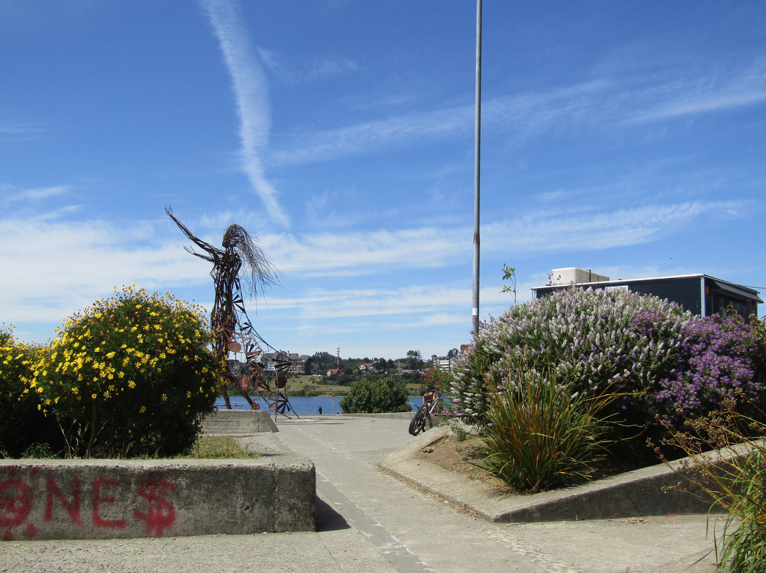 Escultura Licarayén-巴拉斯港必去景点