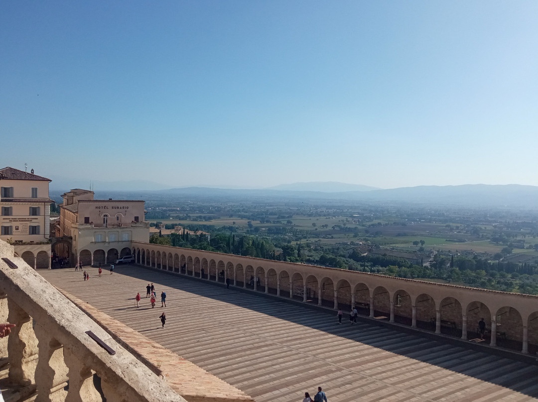 Piazza Inferiore di San Francesco-阿西西必去景点