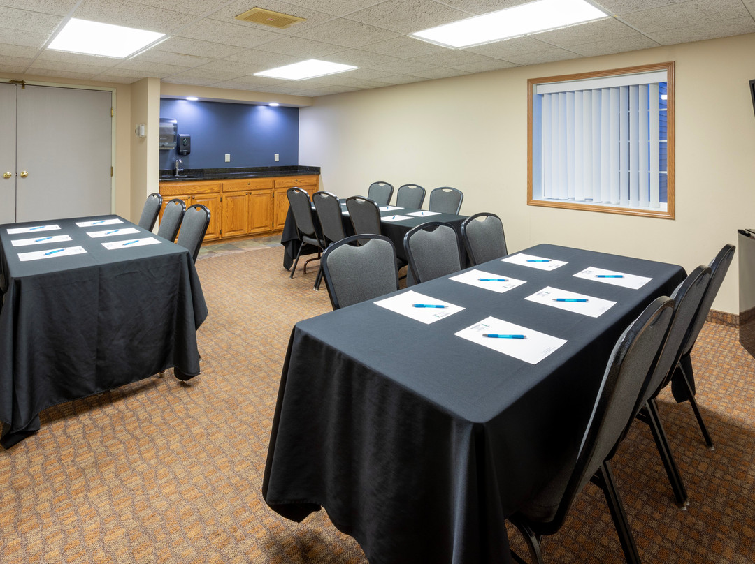 Paynesville Inn And Suites主图