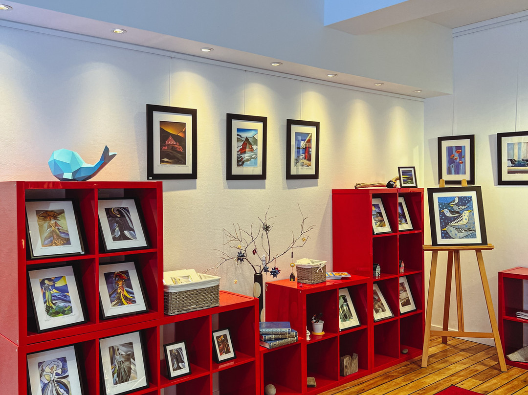 The Gallery West of The Moon景点图片