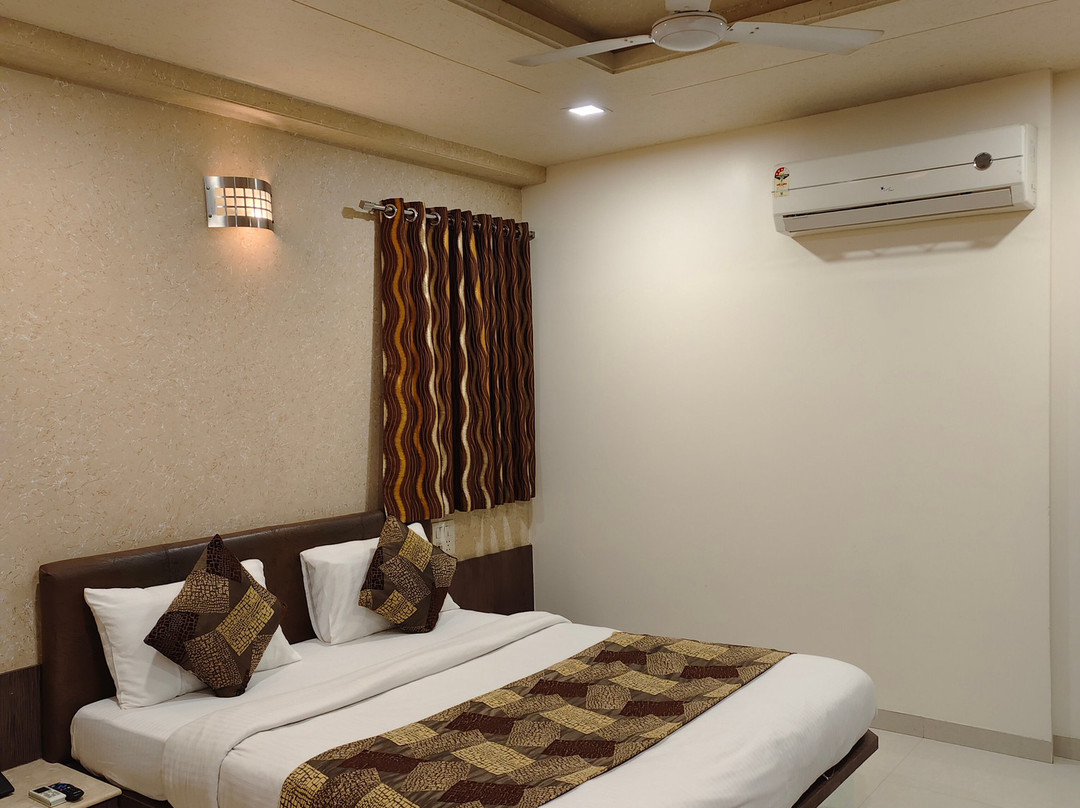 The Vraj Hotel主图