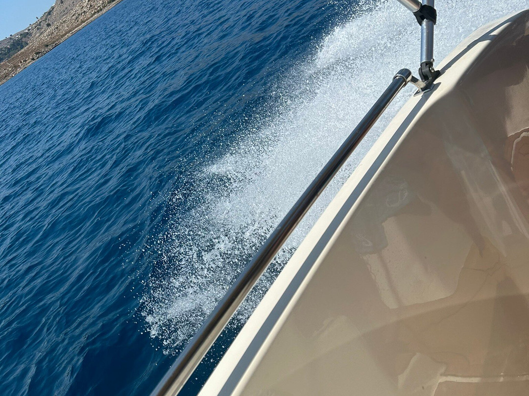 Get Wet Luxury boat rental景点图片