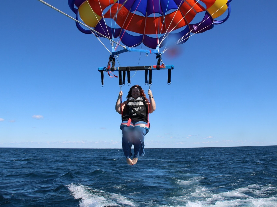 Mackinaw City Parasailing-麦基诺城必去景点