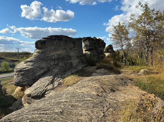 La Roche Percee Provincial Historic Site & Short Creek Cairn-Roche Percee必去景点