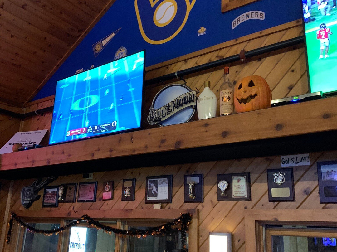 Curly's Waterfront Sports Bar & Grill-皮沃基必去景点