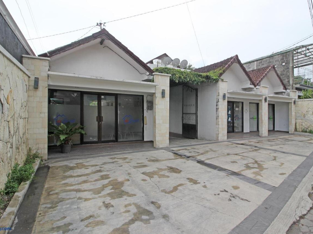红多兹酒店-近城市商场