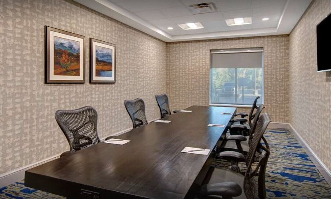 底特律大都会机场希尔顿花园酒店主图