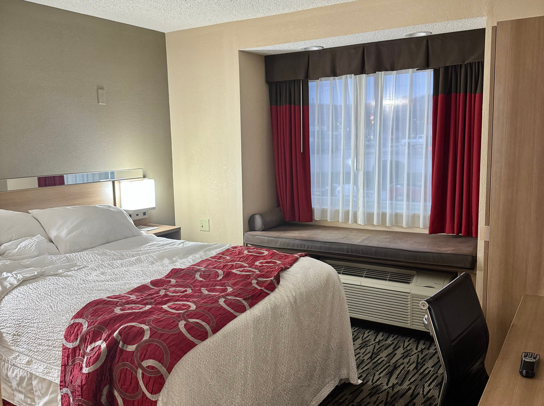 Microtel Inn & Suites by Wyndham Charleston WV主图