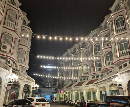 中城拉萨达酒店主图