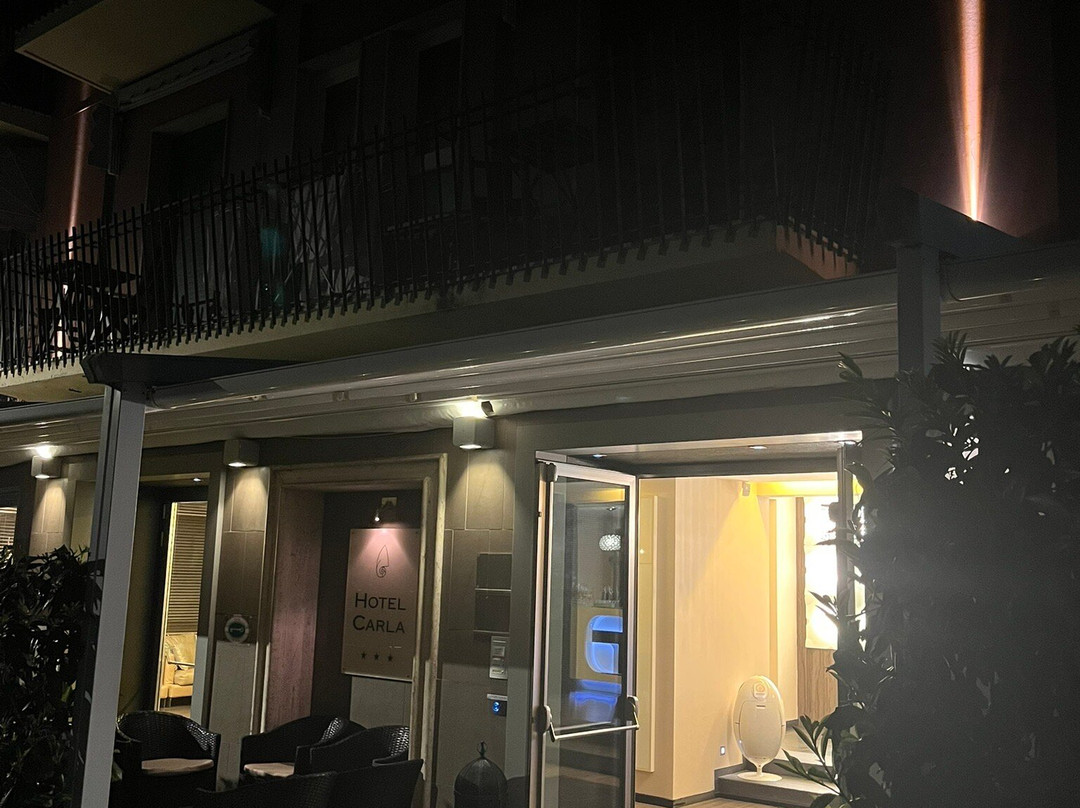 卡拉酒店主图