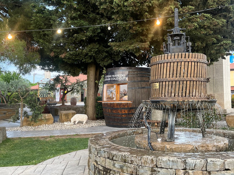 Wine Fountain Marezige-Marezige必去景点