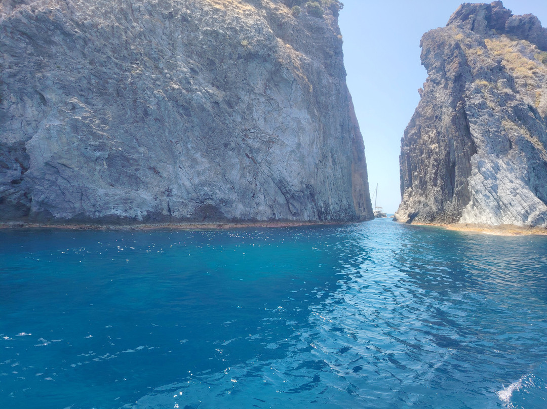 Beluga - Day Tours-Ponza Island必去景点