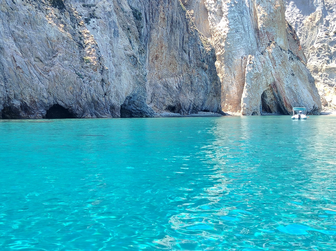 Beluga - Day Tours-Ponza Island必去景点