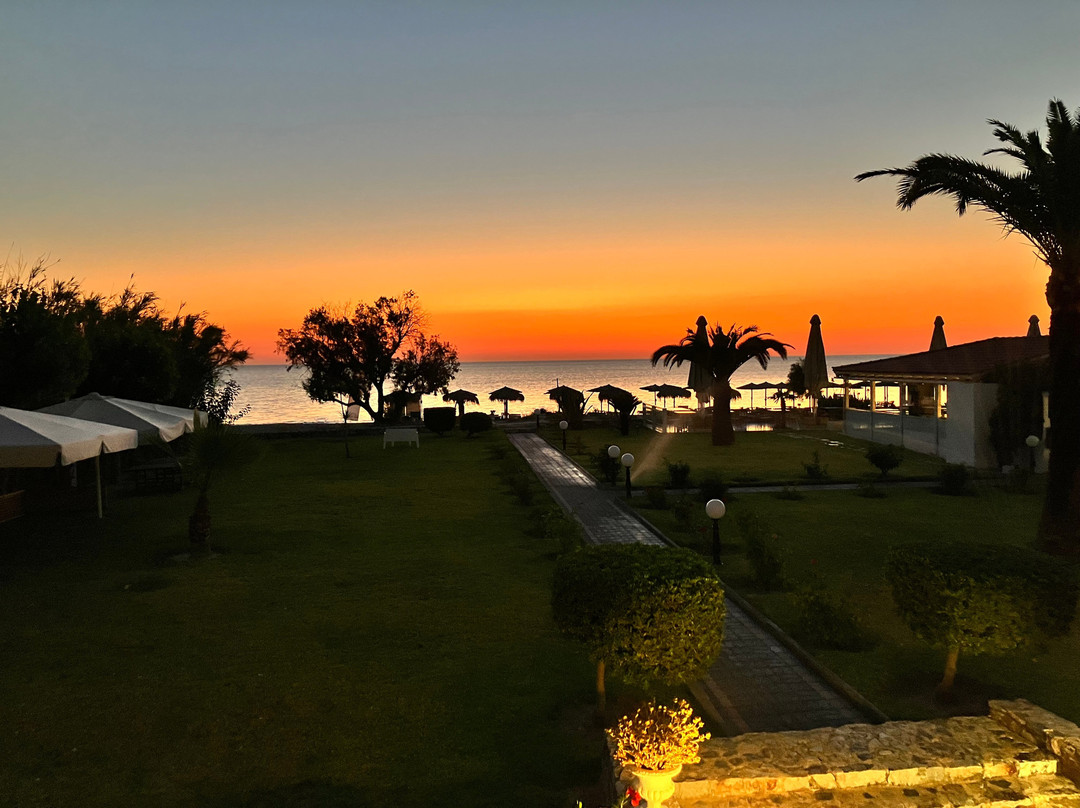 GK Beach Hotel主图