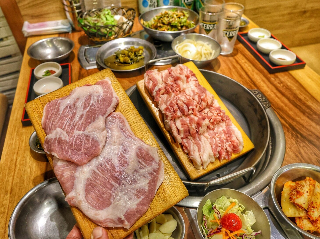 Kal Samgyeopsal