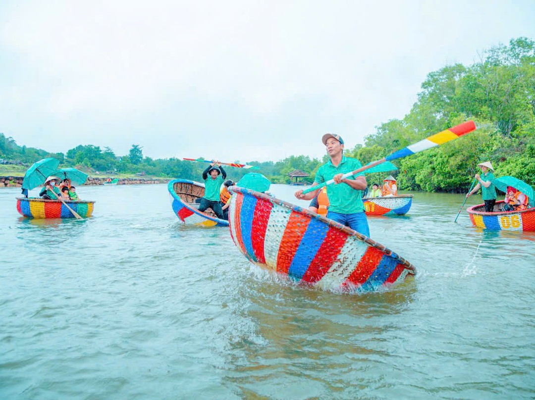 Basket Boat Tour & Kayak Tour Dynasty Phu Quoc