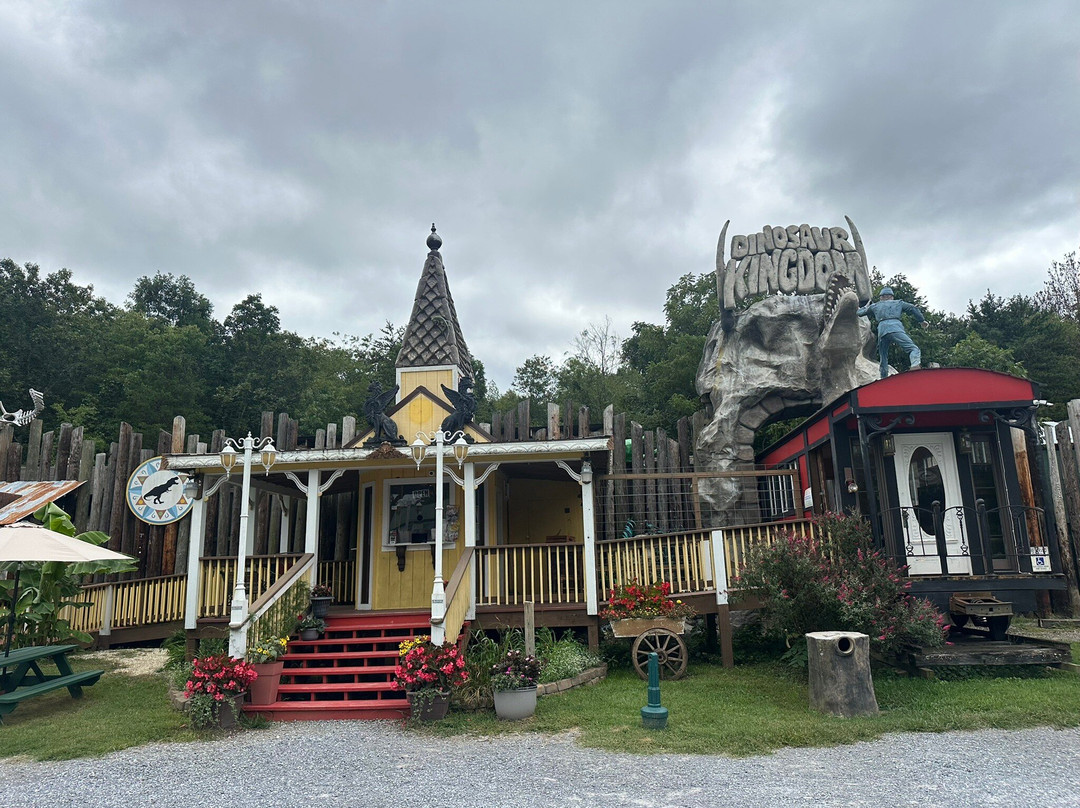 Dinosaur Kingdom II-天然桥必去景点