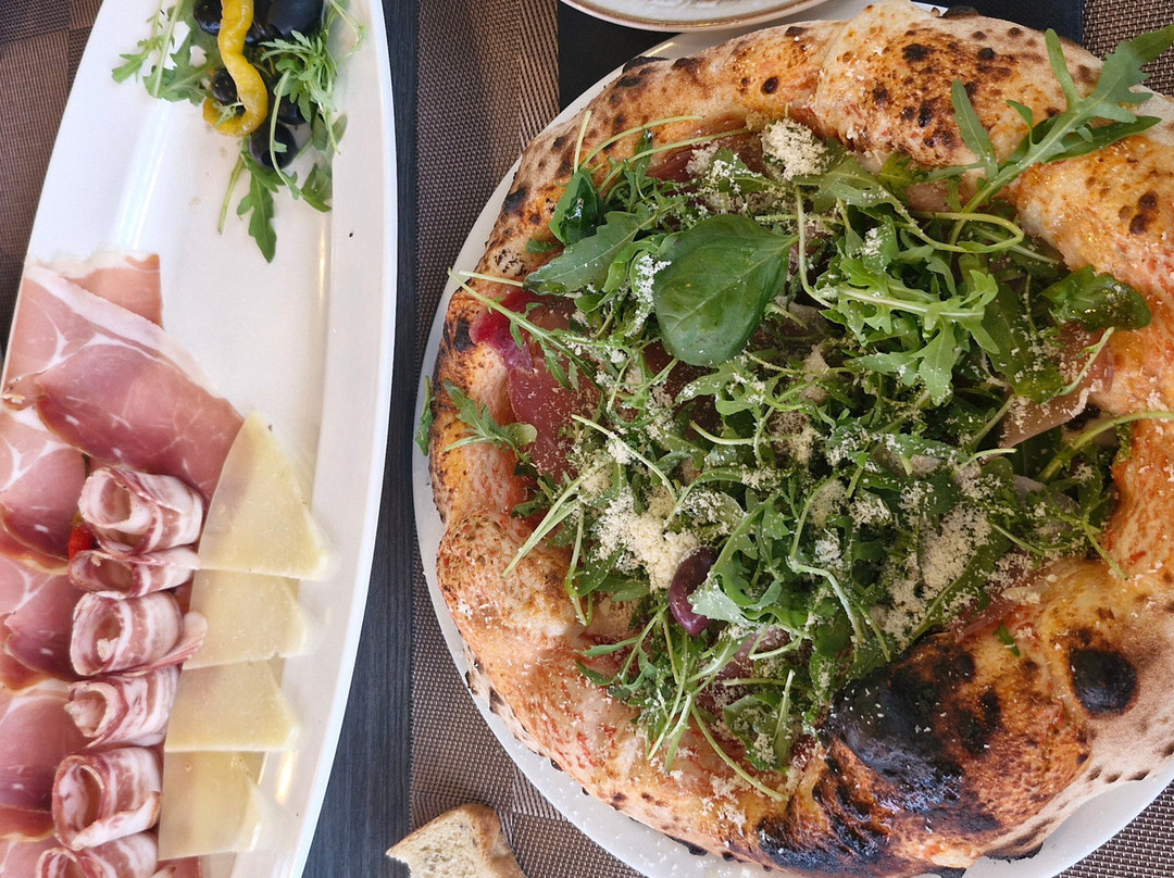Caesar Restaurant & Pizzeria Napoletana