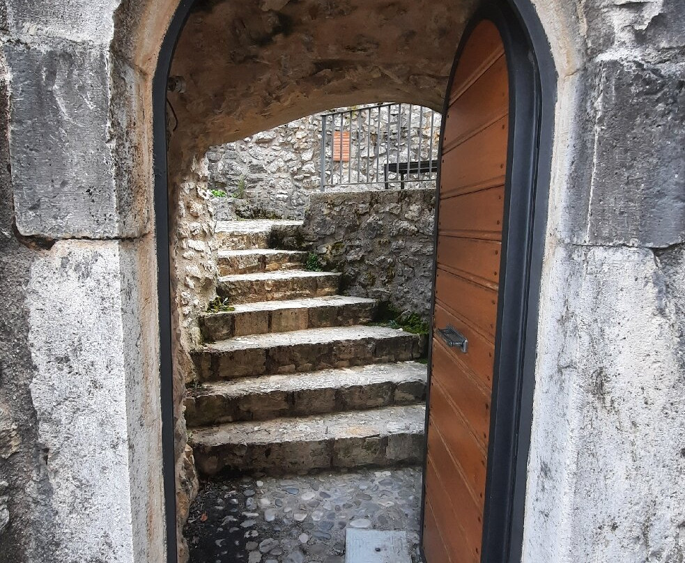 Castello Monumentale-Barrea必去景点