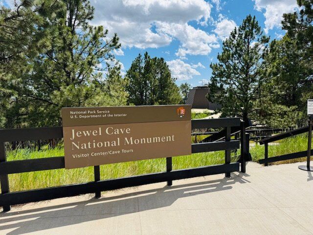 Jewel Cave National Monument-卡斯特必去景点
