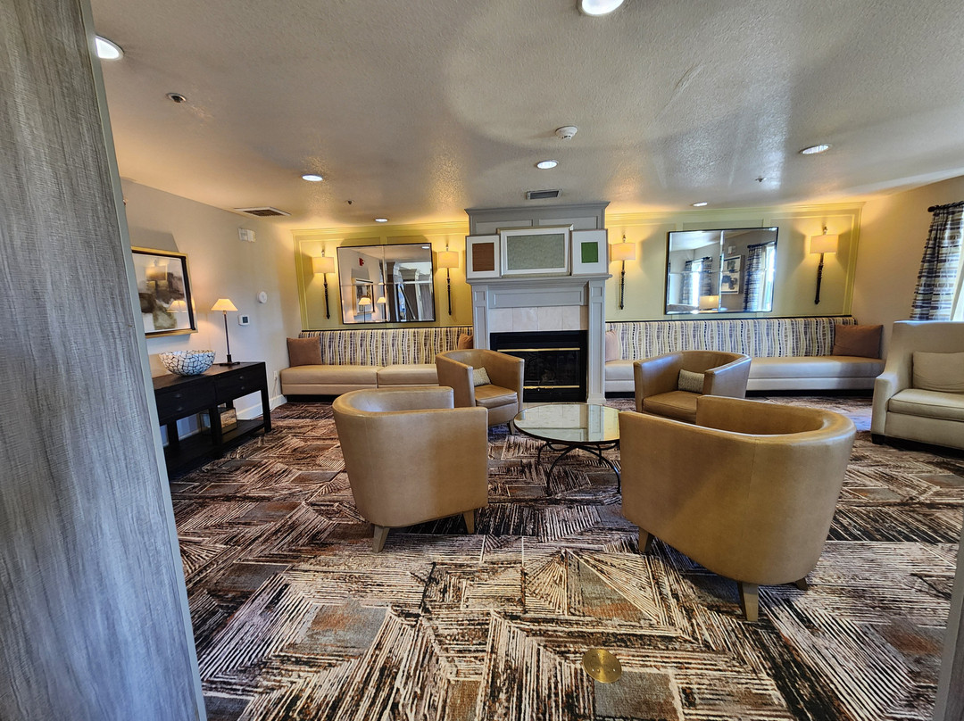 奥本恩假日酒店主图