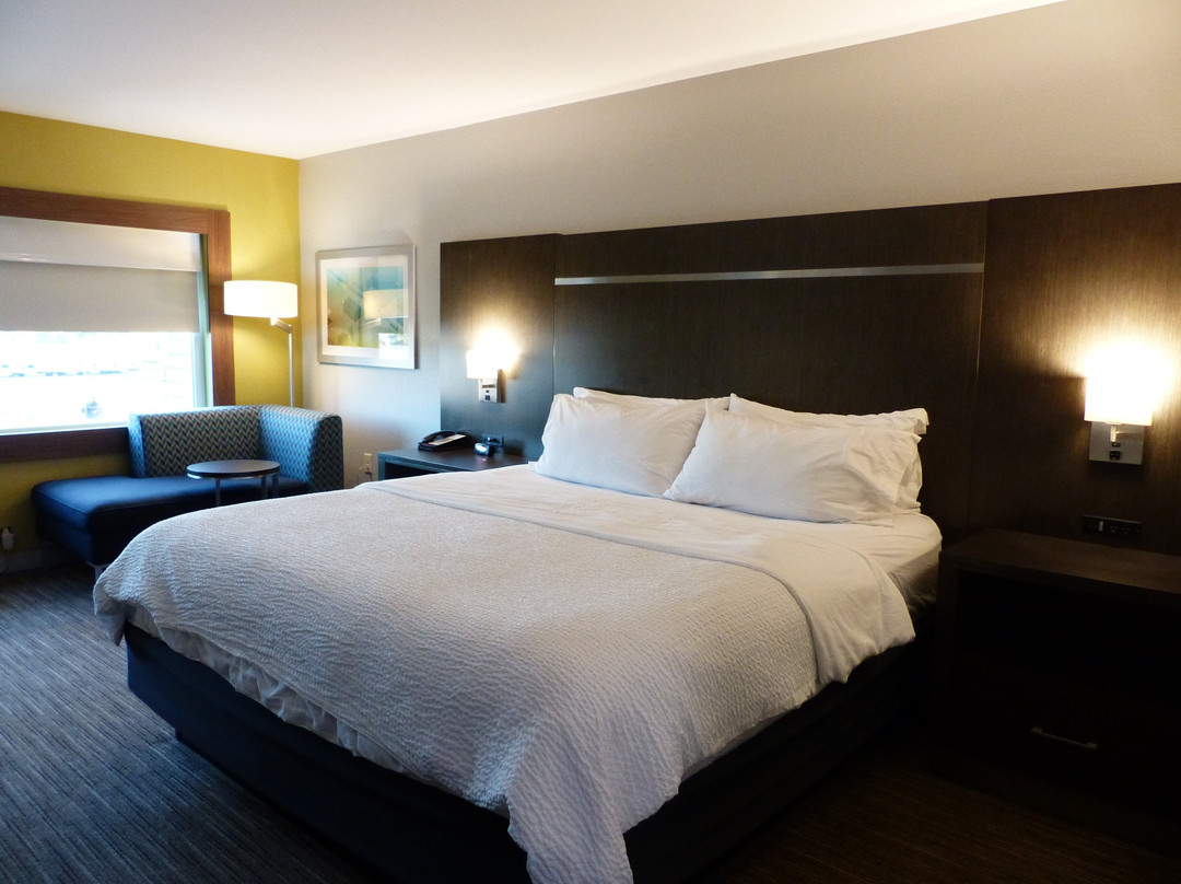 Holiday Inn Express & Suites Coldwater By IHG主图