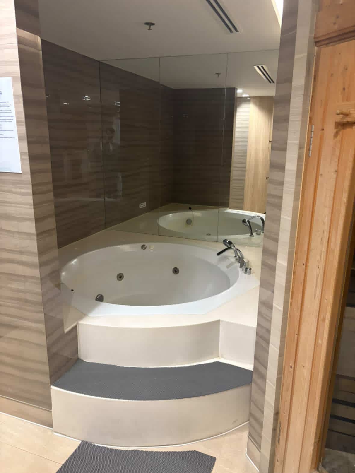 莎玛阿索克湖景服务式公寓-浴室