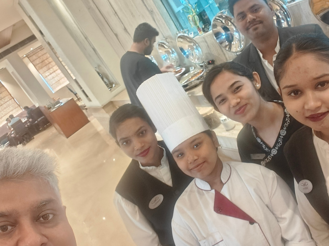 Hotel Singhania Sarovar Portico主图