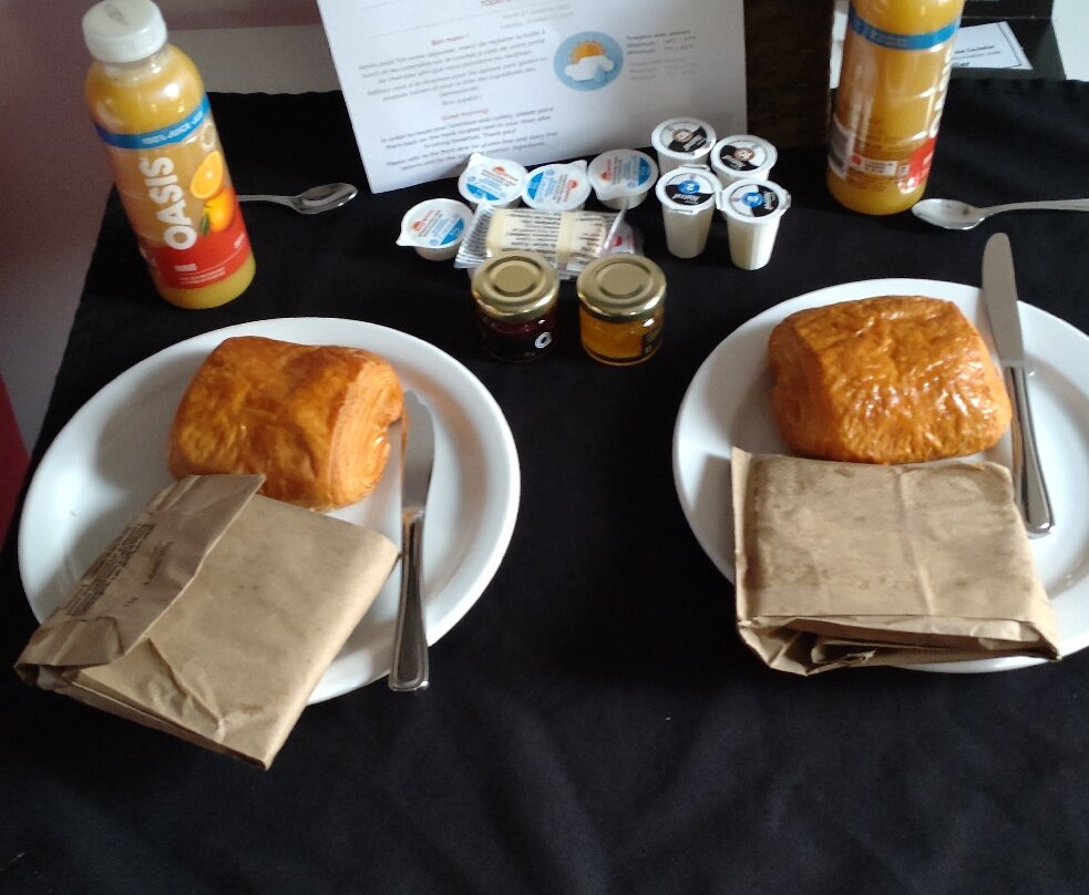 考特里尔酒店主图