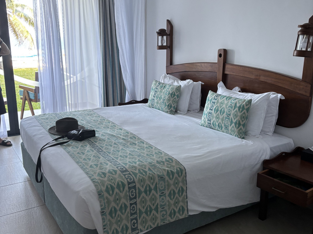 航海家海滩度假酒店主图