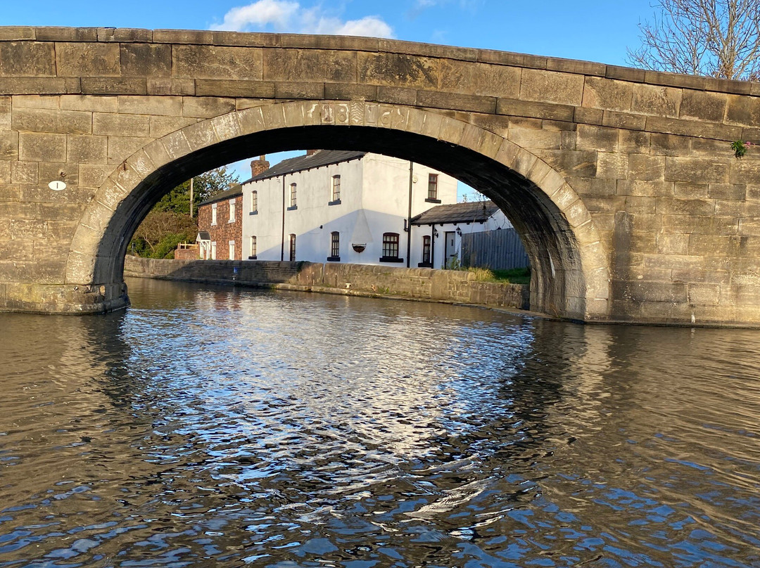 Lancashire Canal Cruises-Burscough必去景点