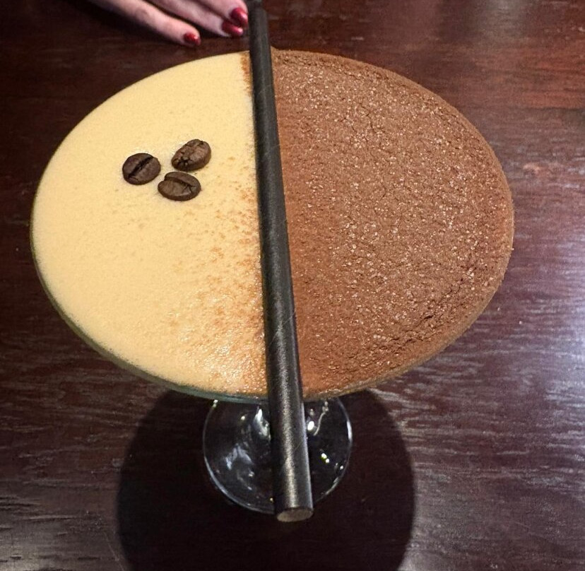 The Tudor Hotel Airdrie主图