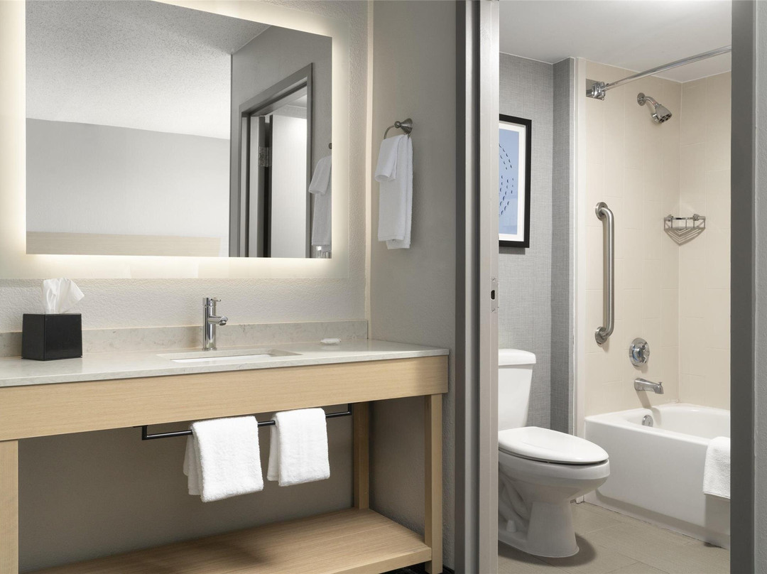 Hyatt Select Richmond / Chester