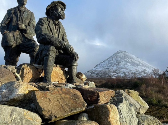 Collie and MacKenzie Statue-Sligachan必去景点