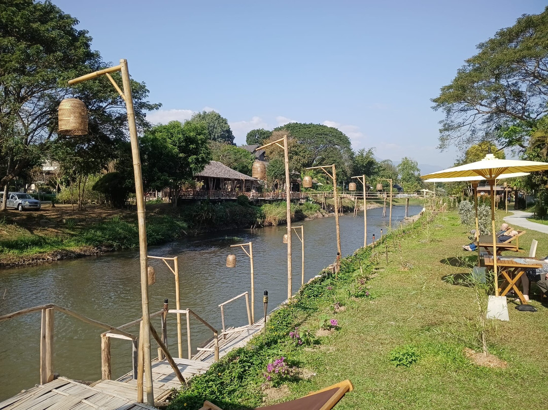 班排滨江度假酒店主图