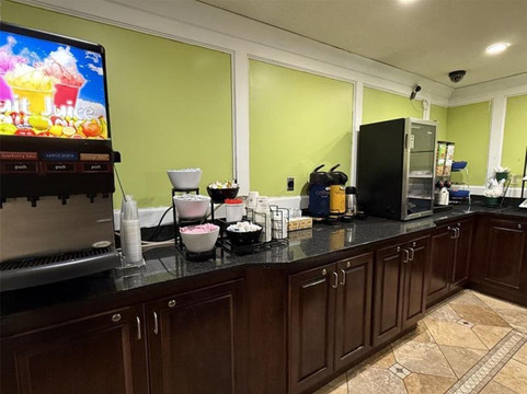 贝斯特韦斯特旗下SureStay格罗夫城酒店主图