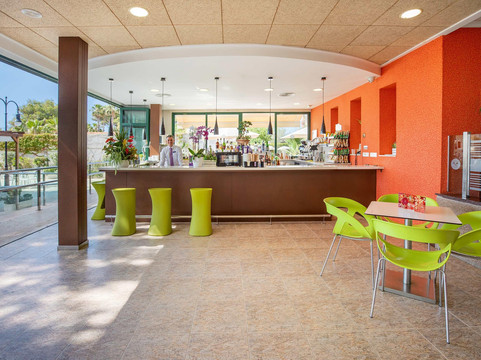 瑟维集团罗马纳酒店主图