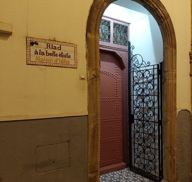 里亚德美丽之星酒店主图