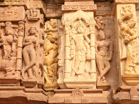 Mahanal Temples and Math-奇陶加尔必去景点