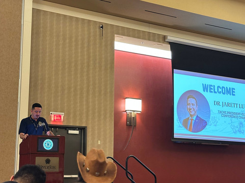 奥弗顿酒店加会议中心主图