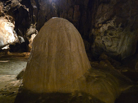 Grotte de Lombrives-Ussat必去景点