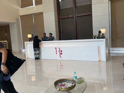 雷根塔中央异域风情大酒店主图