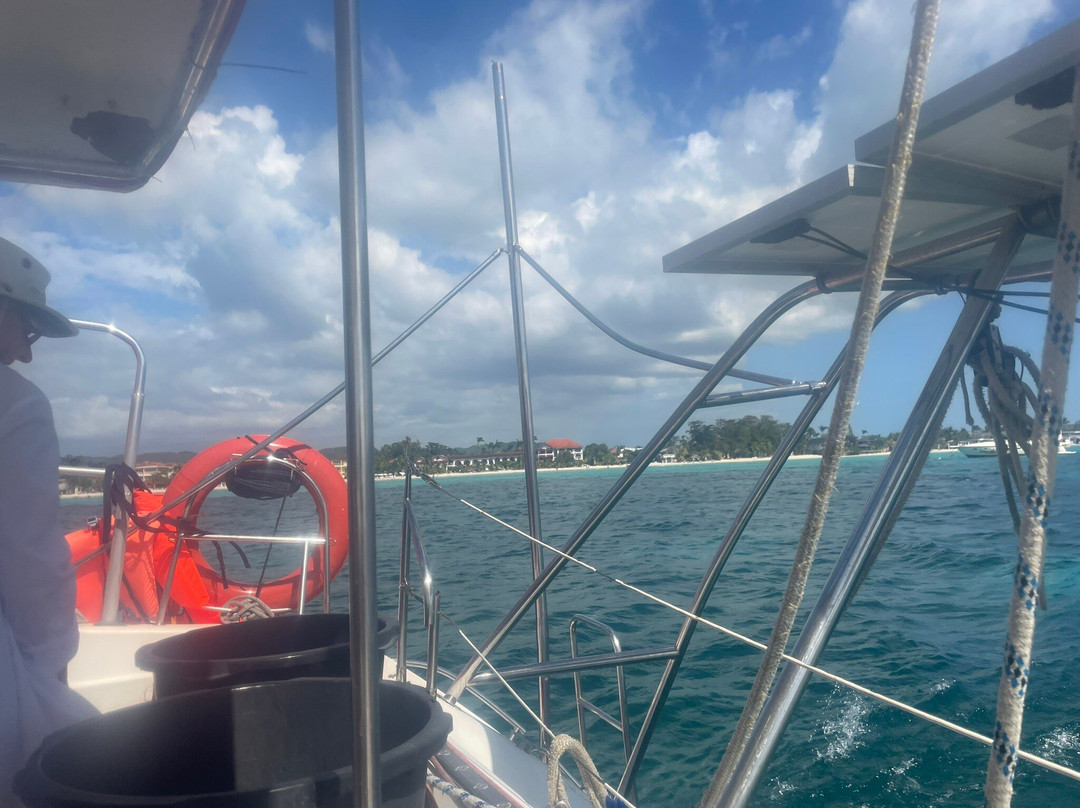 YaMon Red Stripe Catamaran Cruises-内格里尔必去景点