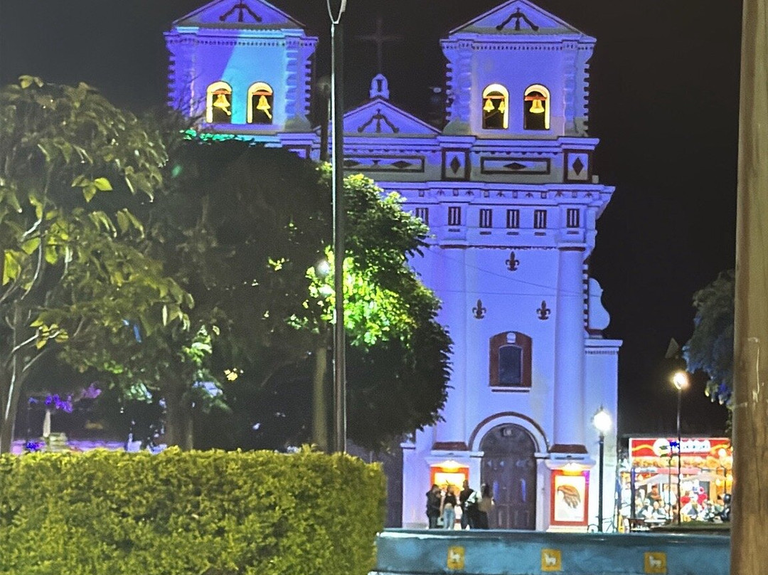 Iglesia de Nuestra Señora del Carmen-Guatape必去景点